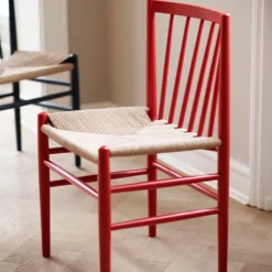 FDB Møbler J80 Stuhl Buche Ruby Red