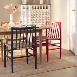FDB Møbler J80 Stuhl Buche Ruby Red