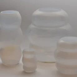 FUNDAMENTAL.BERLIN Muse Vase S Opal White
