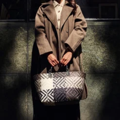 Handed By Tasche Quinn black-taupe/champagne