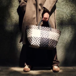 Handed By Tasche Quinn black-taupe/champagne