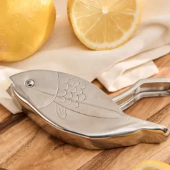IB LAURSEN Zitronenpresse fischförmig