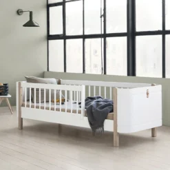 Oliver Furniture Baby- und Kinderbett Wood Mini+ Weiß/Eiche inkl. Umbauset Juniorbett