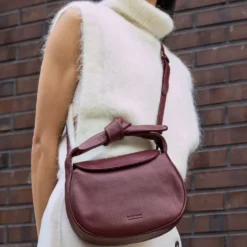 O My Bag Ledertasche COCO CROISSANT Dark Cherry weiches Leder