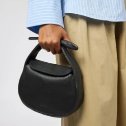 O My Bag Ledertasche COCO CROISSANT Black weiches Leder