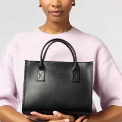 O My Bag Ledertasche JACKIE MIDI inkl. Webgurt Black klassisches Leder