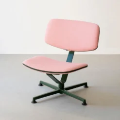 raawii Lounge chair Dark green / Stoffbezug pink