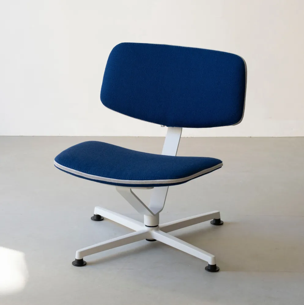 raawii Lounge chair Light grey / Stoffbezug Blue